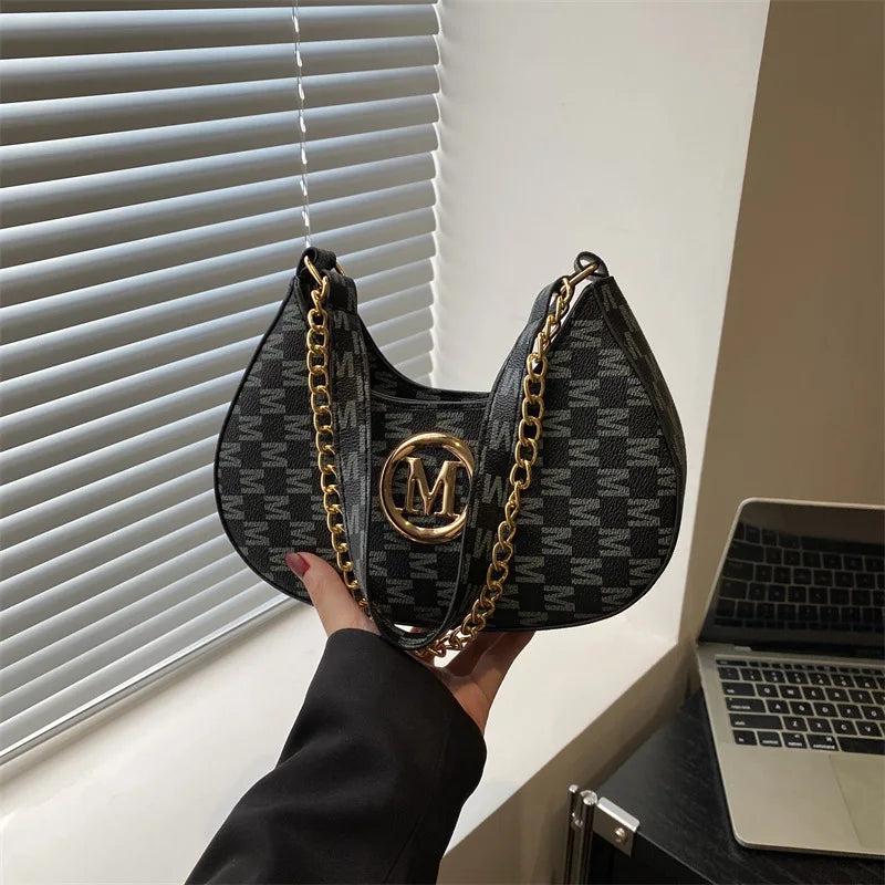 Brand New Underarm Bag M Letter Fashion Chain Shoulder Bag Exquisite Pattern High-end Handbag Dating Commuting Small Square Bag.