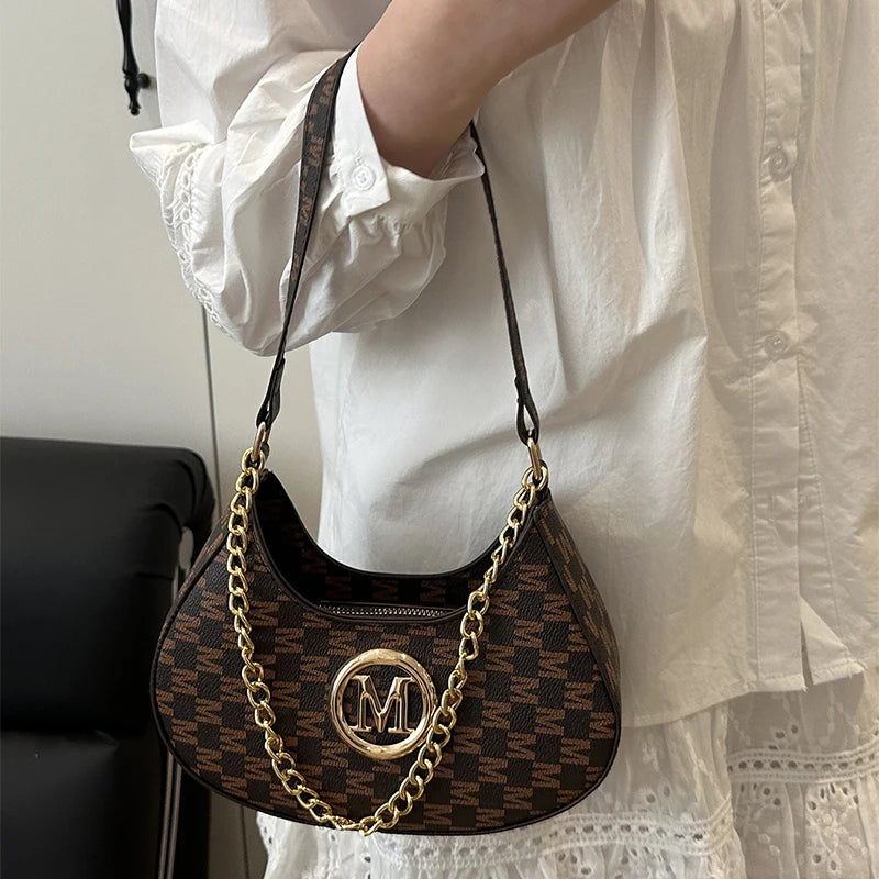 Brand New Underarm Bag M Letter Fashion Chain Shoulder Bag Exquisite Pattern High-end Handbag Dating Commuting Small Square Bag.