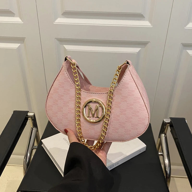 Brand New Underarm Bag M Letter Fashion Chain Shoulder Bag Exquisite Pattern High-end Handbag Dating Commuting Small Square Bag.