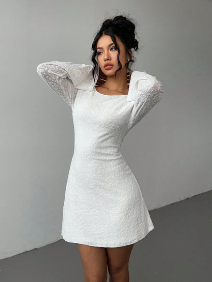 Hot girl backless strappy slightly sexy A-line dress, pure and unconventional design with flared sleeves and A cinched waist, au