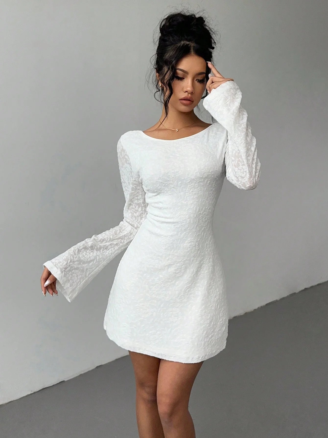 Hot girl backless strappy slightly sexy A-line dress, pure and unconventional design with flared sleeves and A cinched waist, au