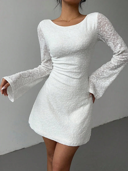 Hot girl backless strappy slightly sexy A-line dress, pure and unconventional design with flared sleeves and A cinched waist, au