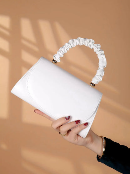 Elegant light luxury solid color women's handbag, fashionable and romantic banquet clutch, suitable for women's daily use..