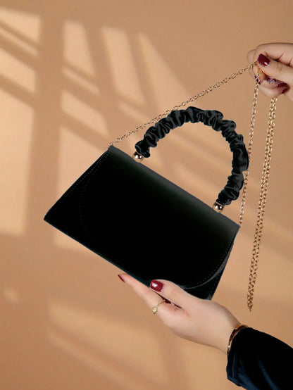 Elegant light luxury solid color women's handbag, fashionable and romantic banquet clutch, suitable for women's daily use..