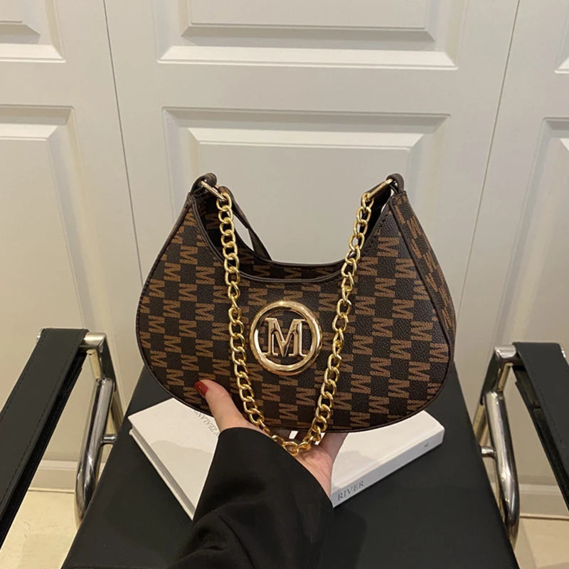 Brand New Underarm Bag M Letter Fashion Chain Shoulder Bag Exquisite Pattern High-end Handbag Dating Commuting Small Square Bag.