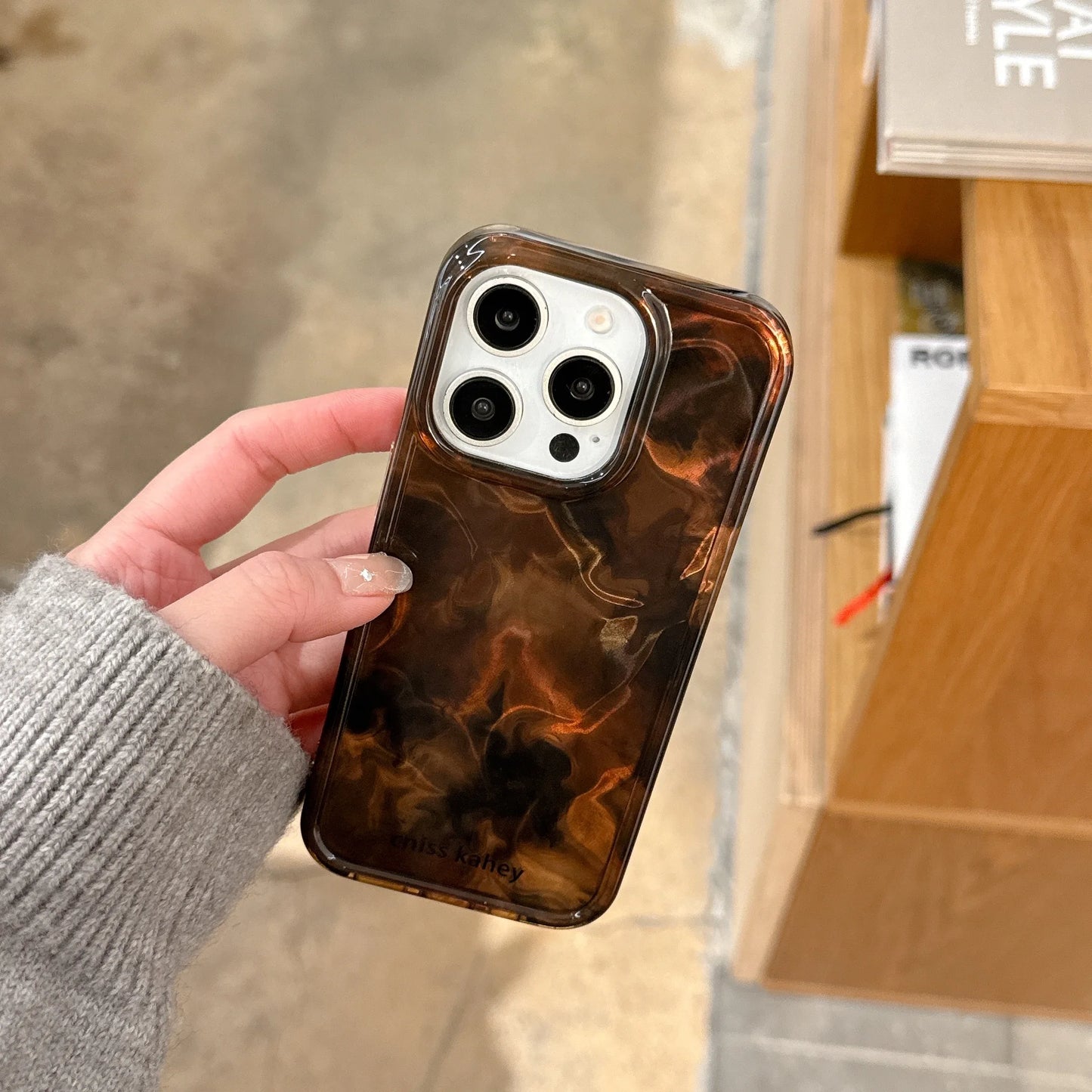 Retro Glossy Brown Amber Pattern Rendering Shockproof Protective Phone Case  For iPhone 16 15 14 13 Pro Max 16 Pro Back Cover