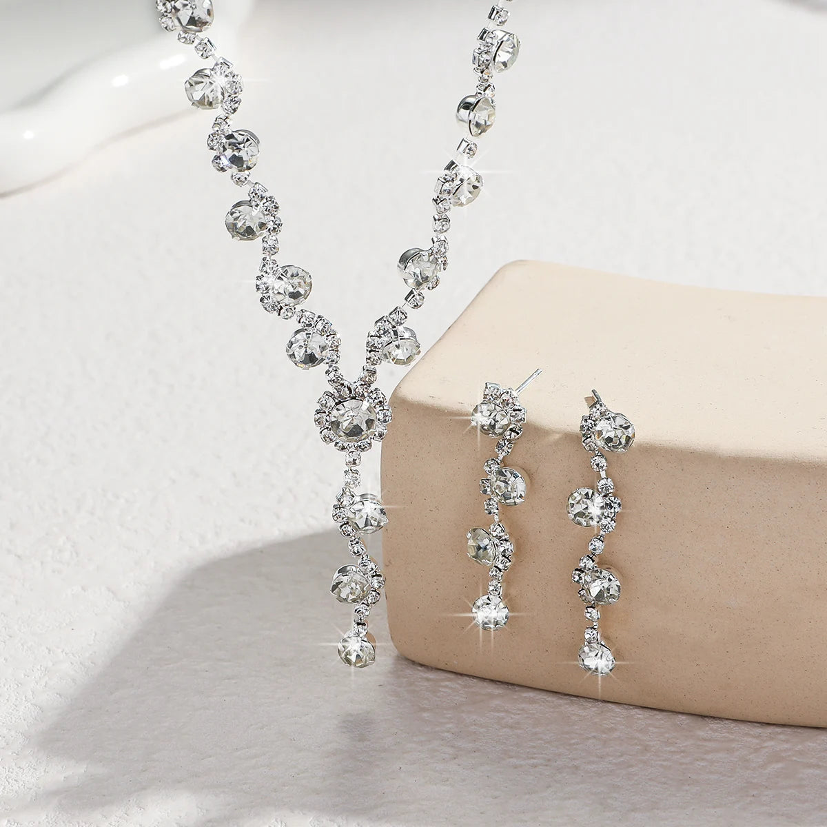 European and American Cross-Border Rhinestone Earrings and Necklace Set, Light Luxury Style, Fashionable Pendant, Clavicle Chain, High-End Jewelry for Women